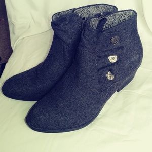 Blowfish grey wooly booties